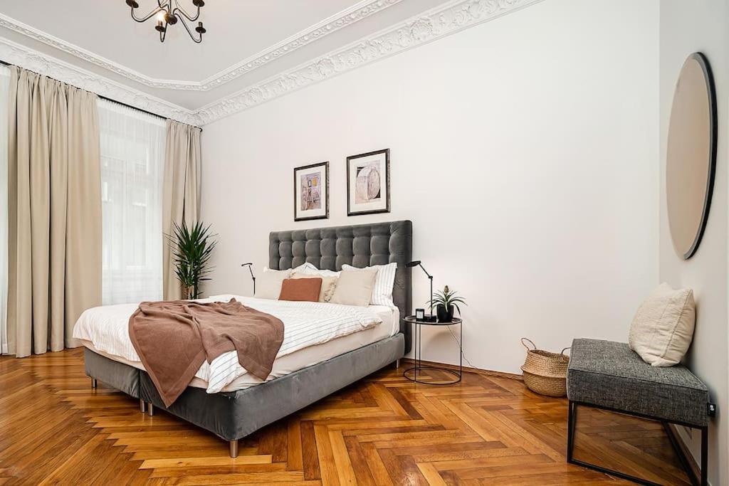 Luxurious Two-bedroom In The Old Town * Prague