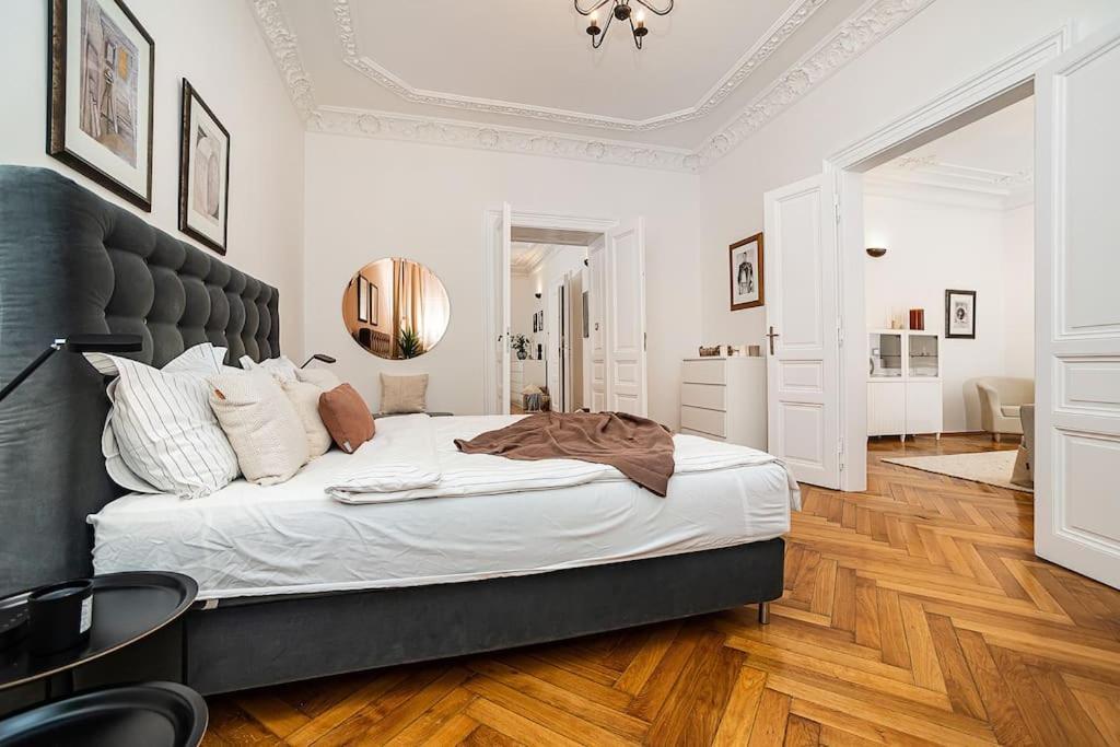 Apartment Luxurious Two-bedroom In The Old Town Prague