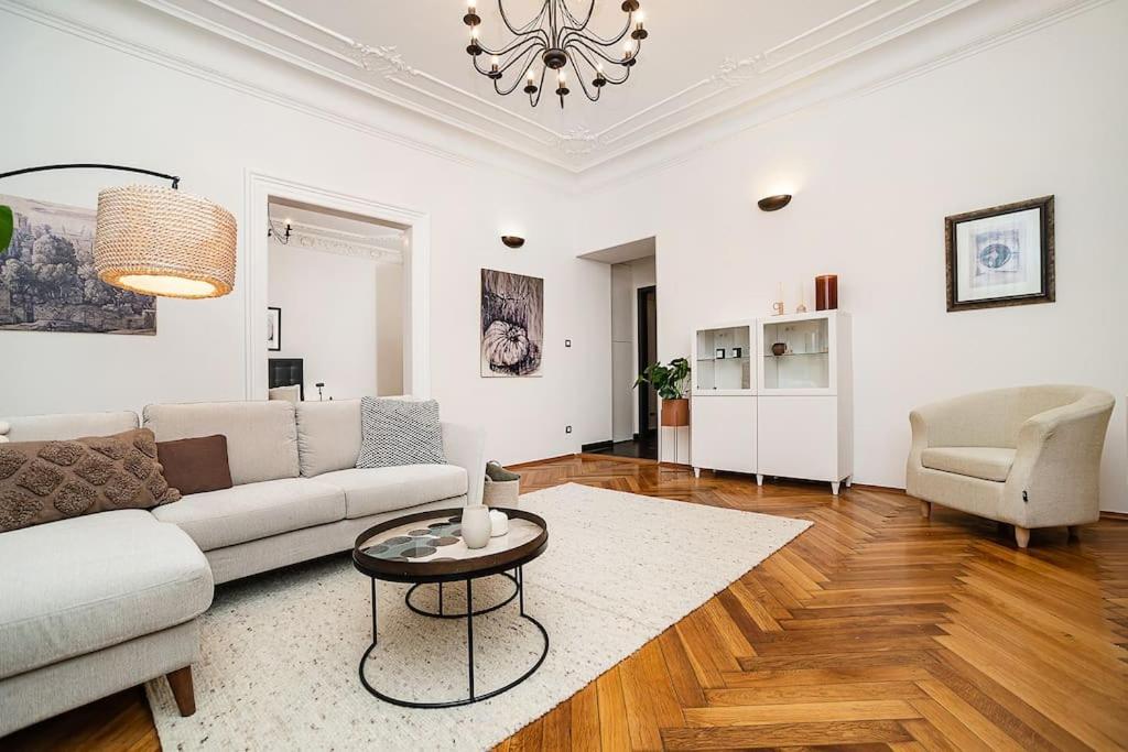 Apartmán Luxurious Two-bedroom In The Old Town