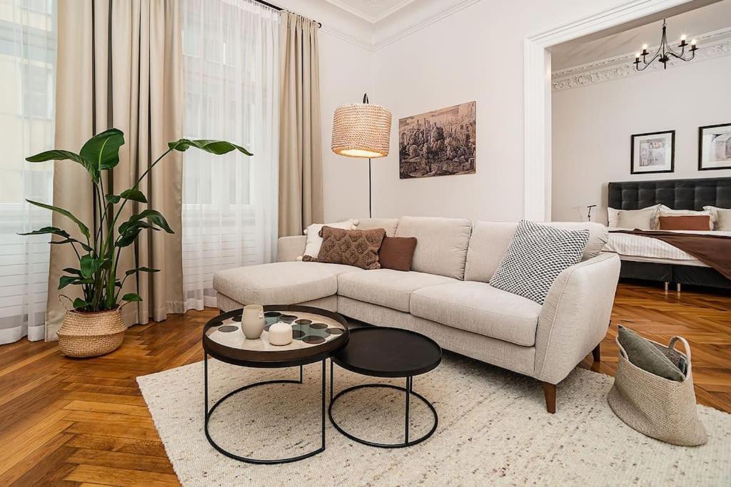 Luxurious Two-bedroom In The Old Town Apartmán